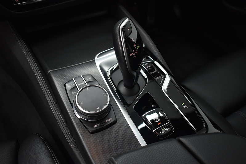 BMW 5 Series 520d MHT M Sport - U6014