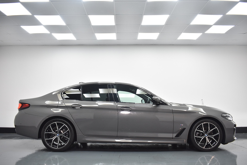 BMW 5 Series 520d MHT M Sport - U6014