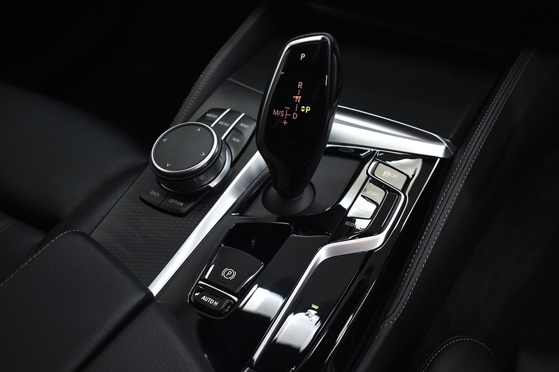 BMW 5 Series 520d MHT M Sport - U6014