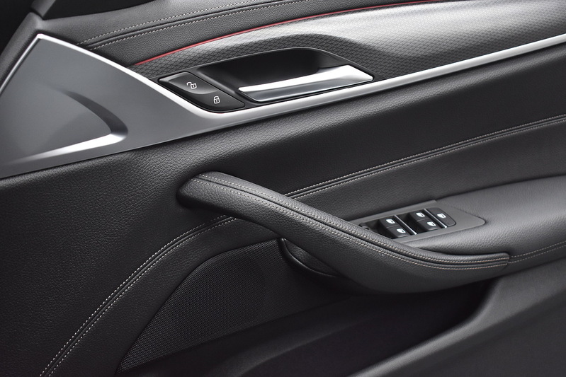 BMW 5 Series 520d MHT M Sport - U6014