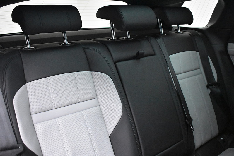 Land Rover Range Rover Evoque P300e R-Dynamic S - U6019