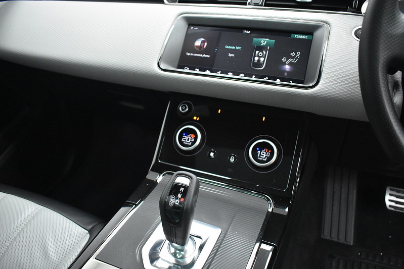 Land Rover Range Rover Evoque P300e R-Dynamic S - U6019