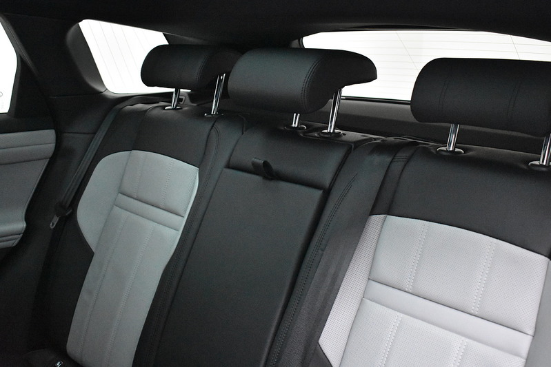 Land Rover Range Rover Evoque P300e R-Dynamic S - U6019