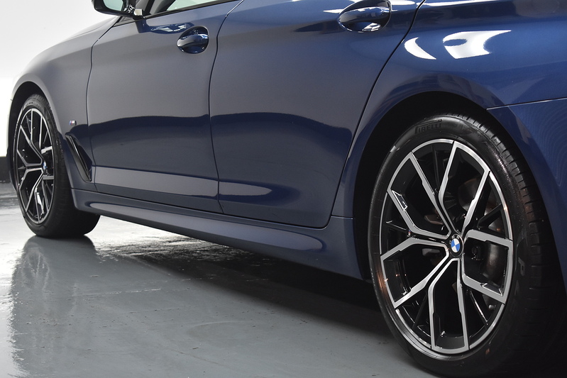 BMW 5 Series 520d MHT M Sport - U6023