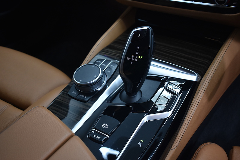 BMW 5 Series 520d MHT M Sport - U6023