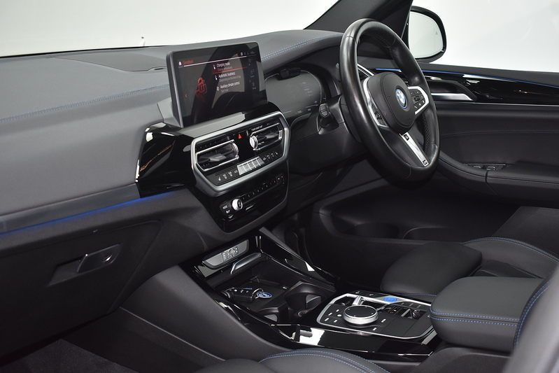 BMW iX3 M Sport - U6027