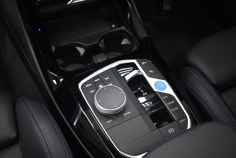 BMW iX3 M Sport - U6027