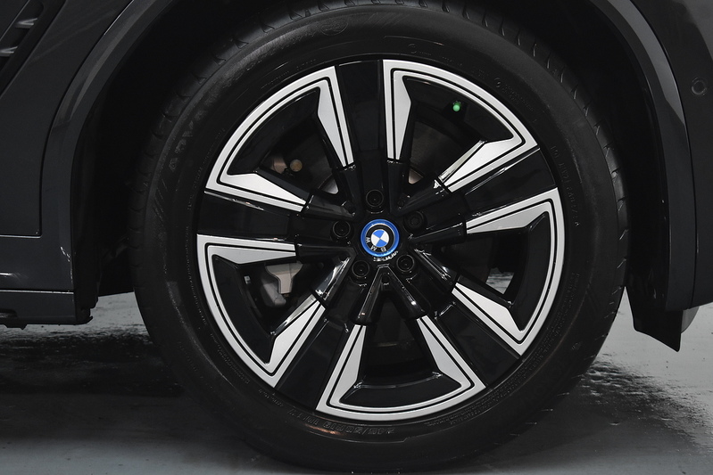 BMW iX3 M Sport - U6027