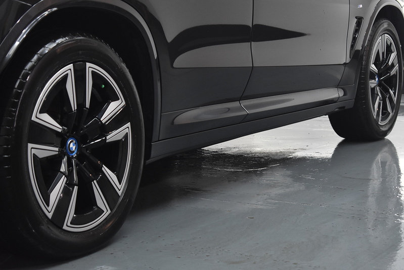 BMW iX3 M Sport - U6027