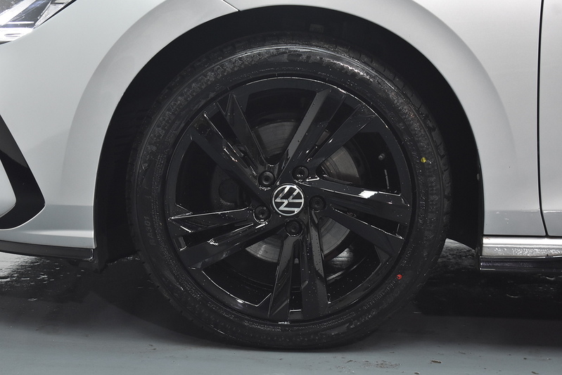 Volkswagen Golf eTSI MHEV R-Line - U6032