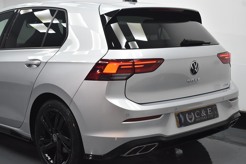 Volkswagen Golf eTSI MHEV R-Line - U6032