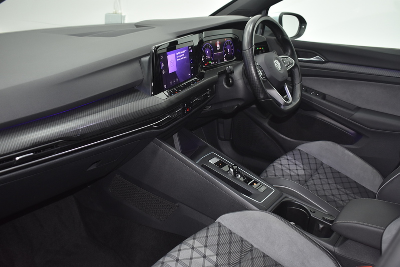 Volkswagen Golf eTSI MHEV R-Line - U6032