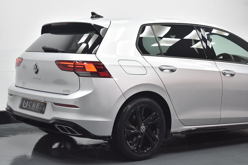 Volkswagen Golf eTSI MHEV R-Line - U6032