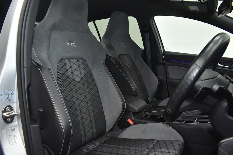 Volkswagen Golf eTSI MHEV R-Line - U6032