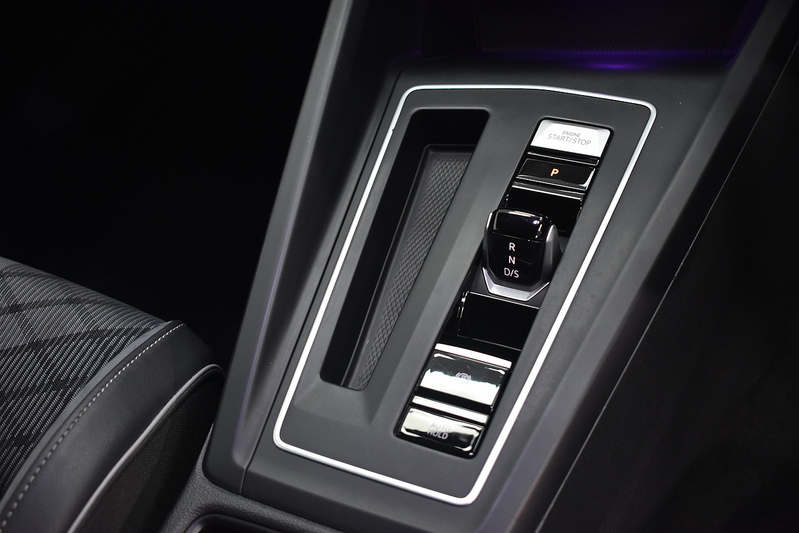 Volkswagen Golf eTSI MHEV R-Line - U6032