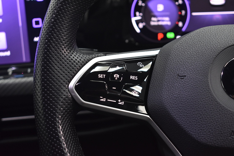 Volkswagen Golf eTSI MHEV R-Line - U6032