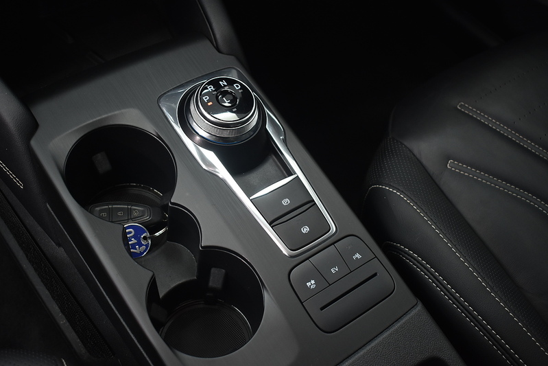 Ford Kuga Duratec Vignale - U6040