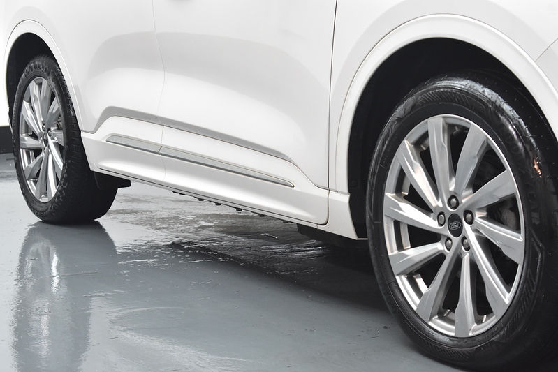 Ford Kuga Duratec Vignale - U6040