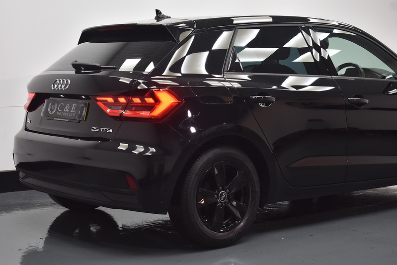 Audi A1 TFSI Technik - U6041