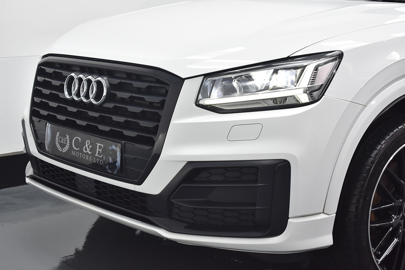 Audi Q2 TFSI CoD Black Edition - U6043