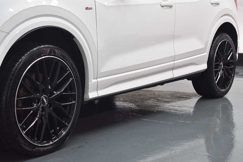 Audi Q2 TFSI CoD Black Edition - U6043