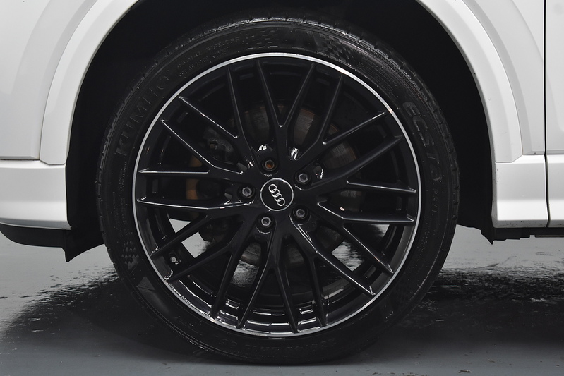 Audi Q2 TFSI CoD Black Edition - U6043