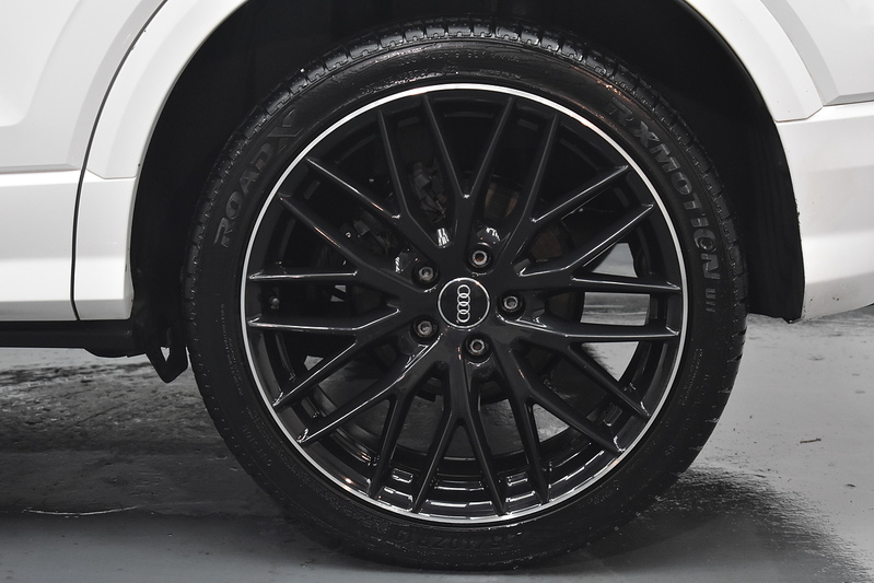 Audi Q2 TFSI CoD Black Edition - U6043