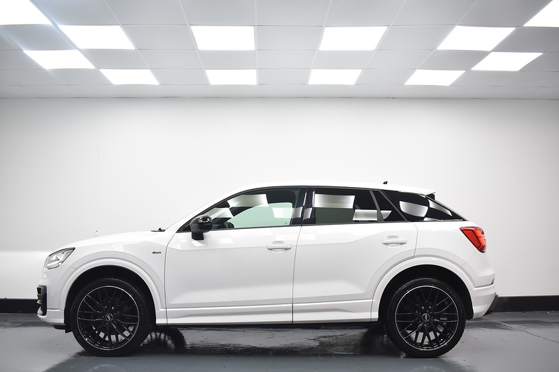 Audi Q2 TFSI CoD Black Edition - U6043