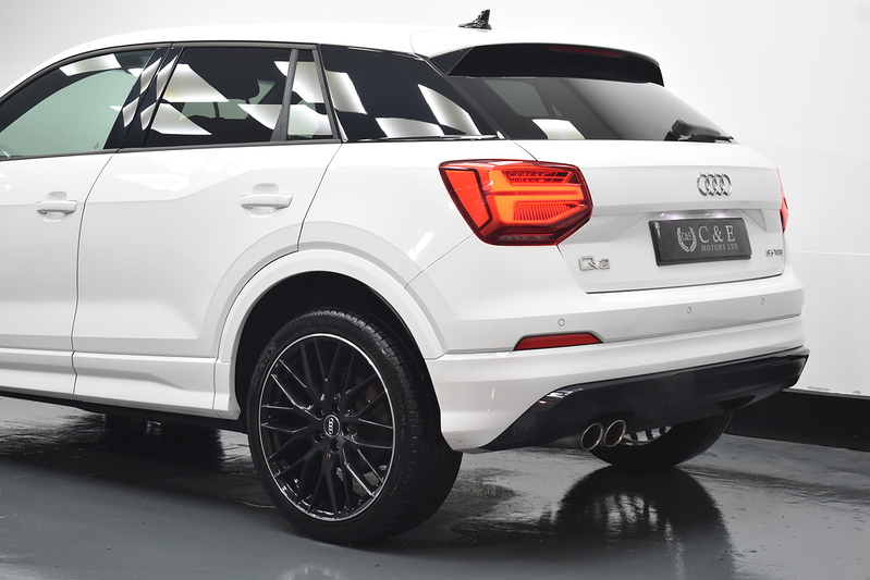 Audi Q2 TFSI CoD Black Edition - U6043