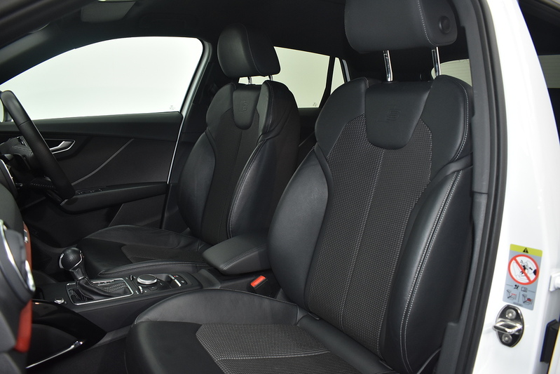 Audi Q2 TFSI CoD Black Edition - U6043