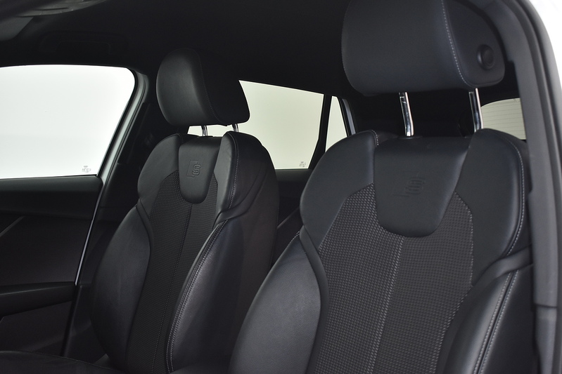 Audi Q2 TFSI CoD Black Edition - U6043