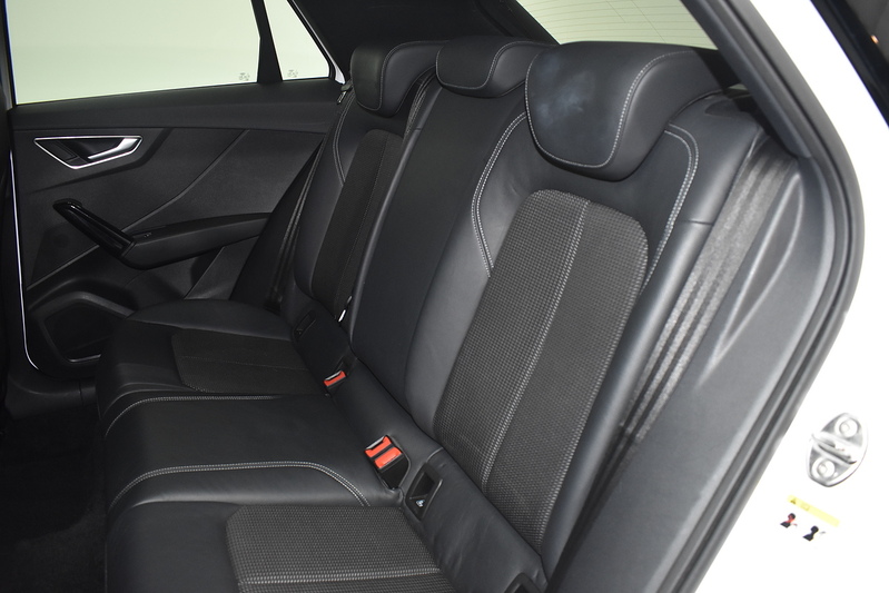 Audi Q2 TFSI CoD Black Edition - U6043