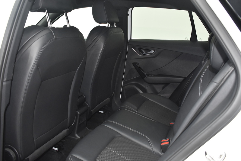 Audi Q2 TFSI CoD Black Edition - U6043