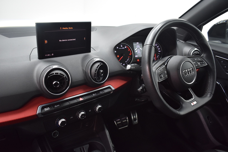 Audi Q2 TFSI CoD Black Edition - U6043