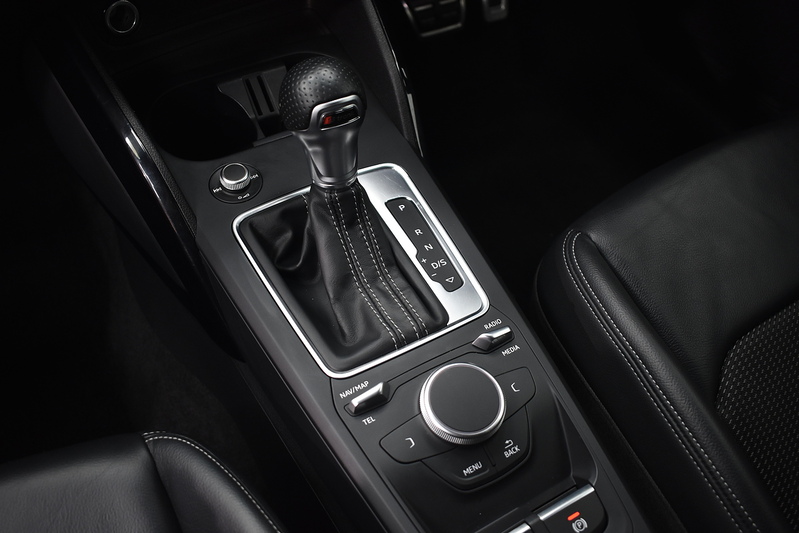 Audi Q2 TFSI CoD Black Edition - U6043