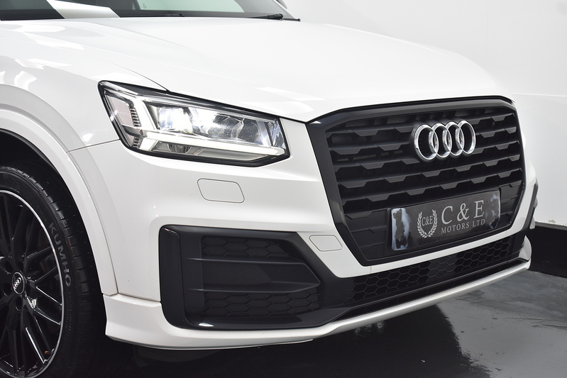 Audi Q2 TFSI CoD Black Edition - U6043