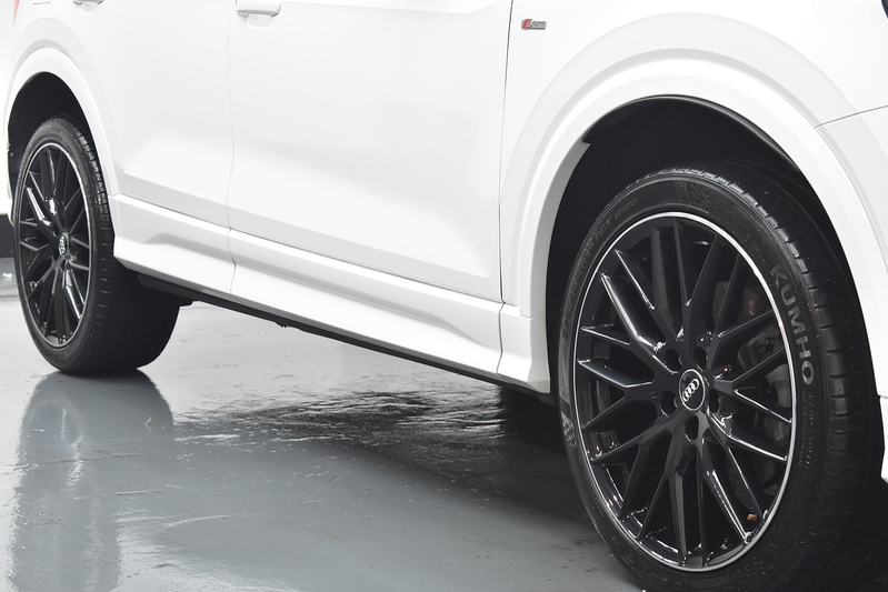 Audi Q2 TFSI CoD Black Edition - U6043