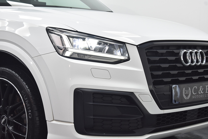 Audi Q2 TFSI CoD Black Edition - U6043