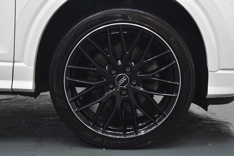 Audi Q2 TFSI CoD Black Edition - U6043