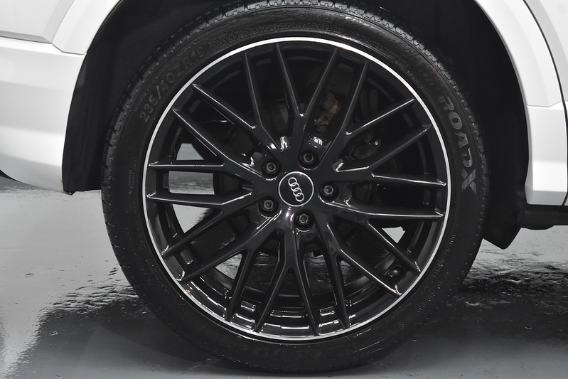 Audi Q2 TFSI CoD Black Edition - U6043