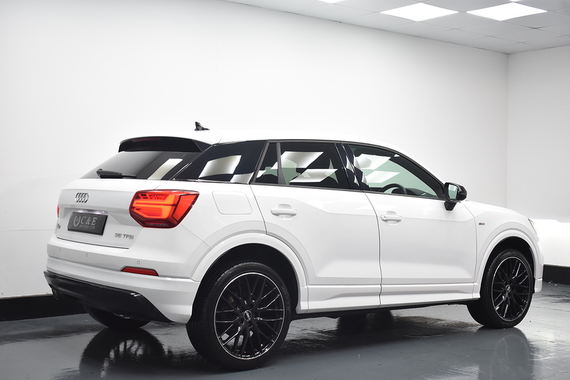 Audi Q2 TFSI CoD Black Edition - U6043