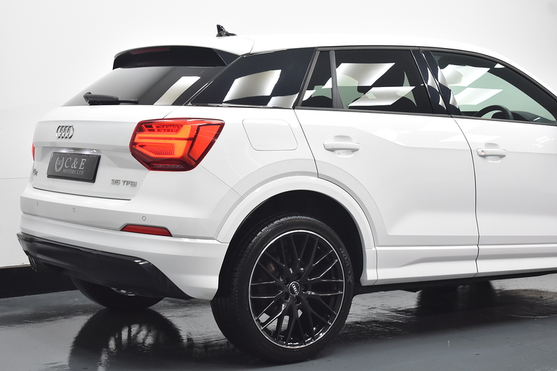 Audi Q2 TFSI CoD Black Edition - U6043