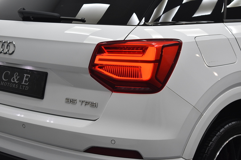 Audi Q2 TFSI CoD Black Edition - U6043