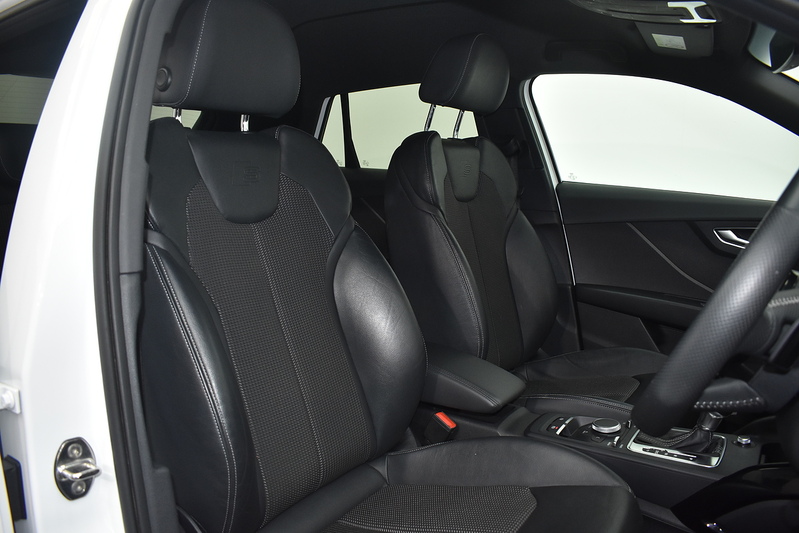 Audi Q2 TFSI CoD Black Edition - U6043