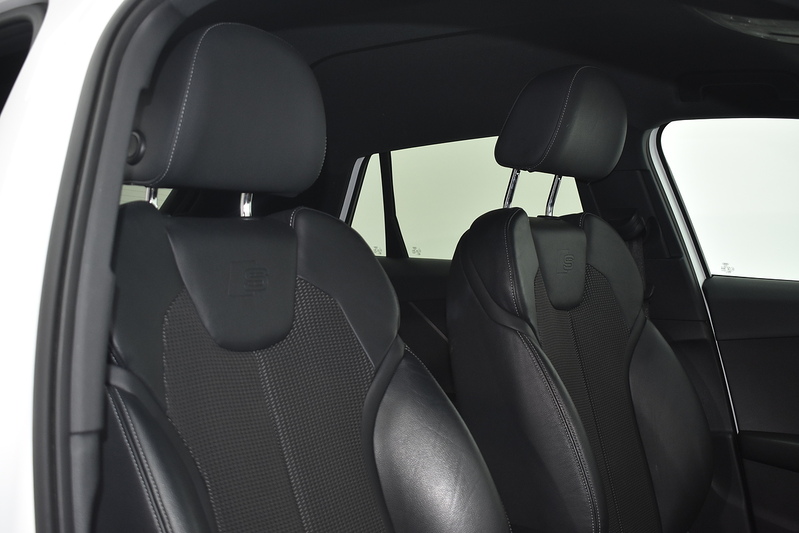 Audi Q2 TFSI CoD Black Edition - U6043