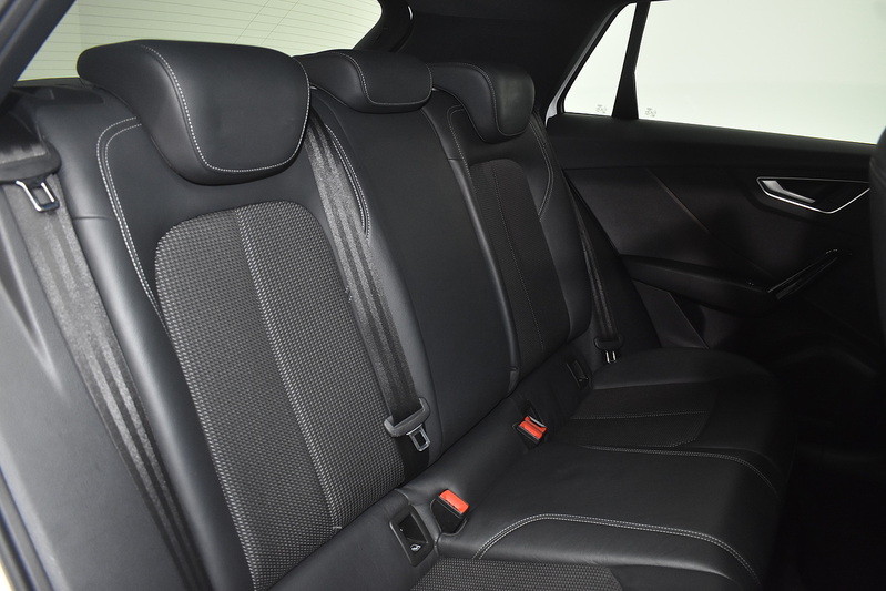 Audi Q2 TFSI CoD Black Edition - U6043