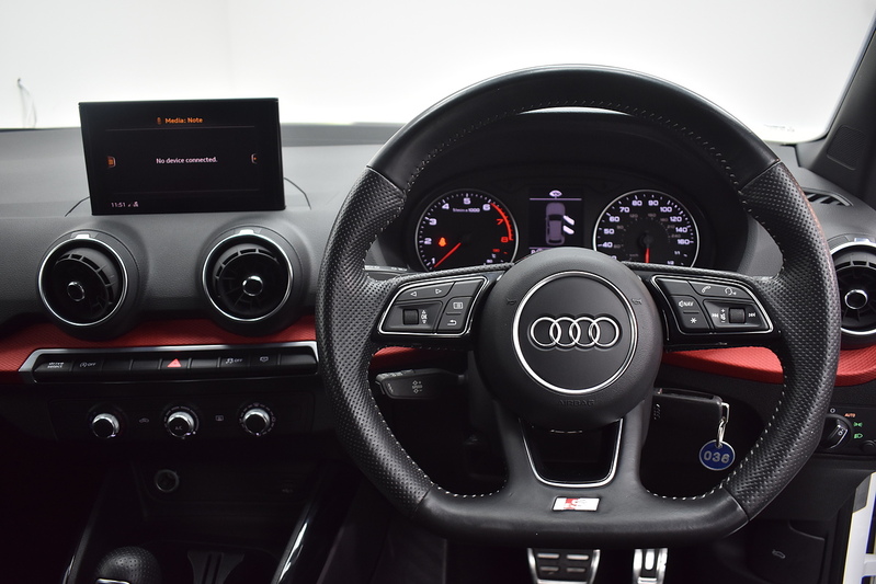 Audi Q2 TFSI CoD Black Edition - U6043