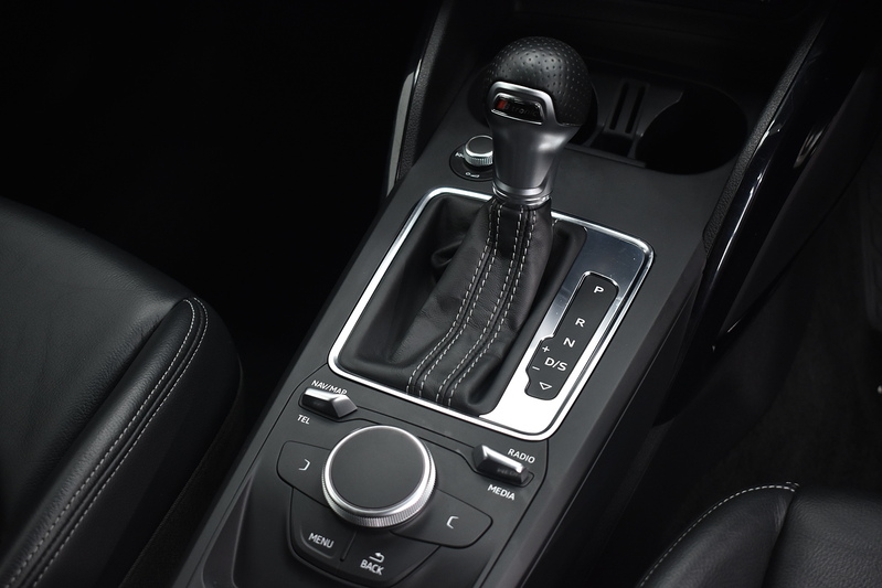 Audi Q2 TFSI CoD Black Edition - U6043