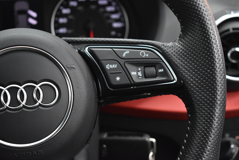 Audi Q2 TFSI CoD Black Edition - U6043