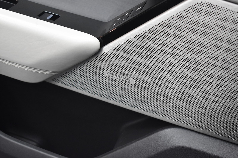 Land Rover Range Rover Velar D240 R-Dynamic HSE - U6048